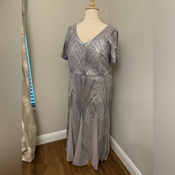 Plus Dress 🩶 - Picture 9 of 12